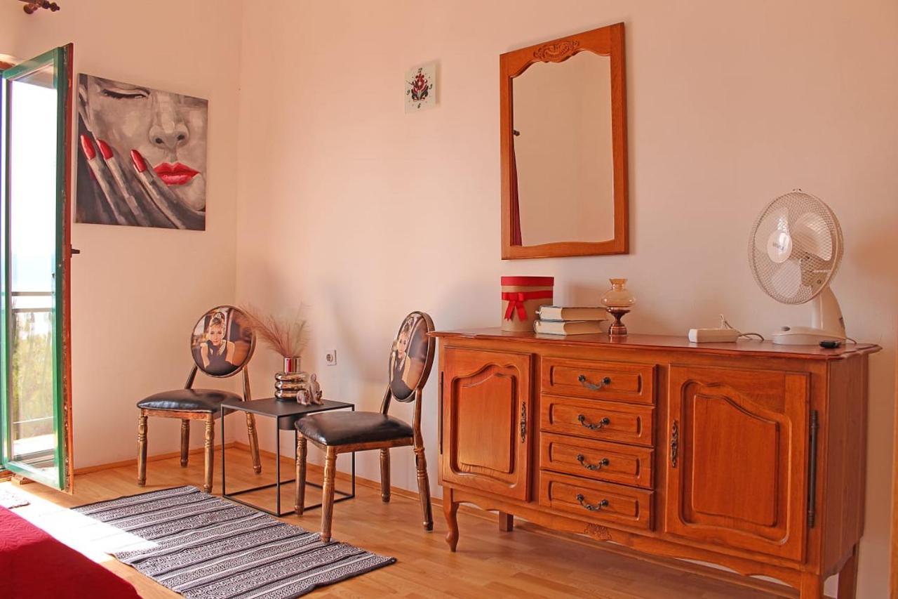 Apartments Gabriela Дрвеник Экстерьер фото